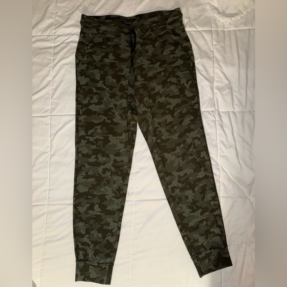 Lululemon Women’s Ready to Rulu Jogger Camo